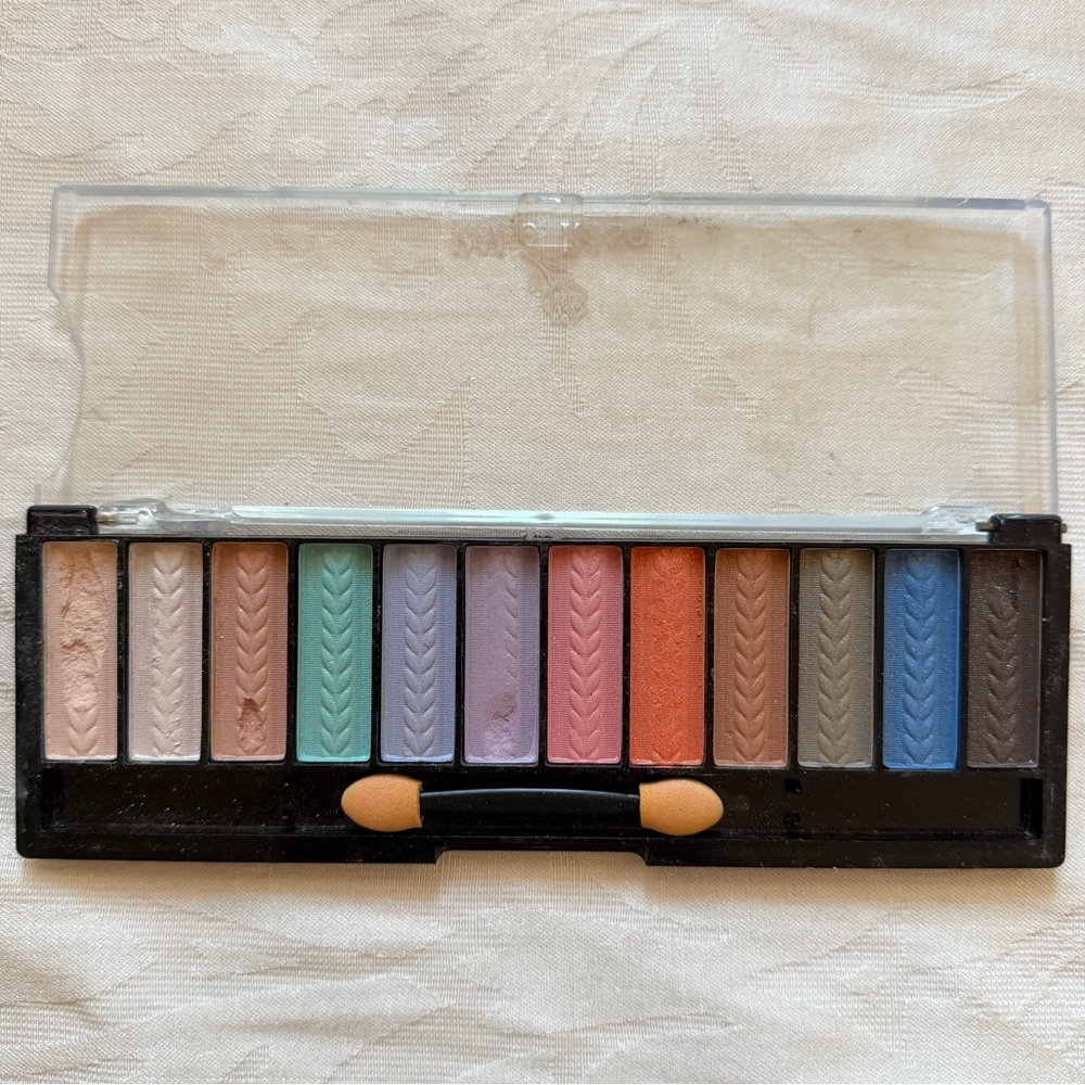 *BRAND NEW* Role Rose Multicolor Eyeshadow Palette 12 Versatile Shades WithBrush